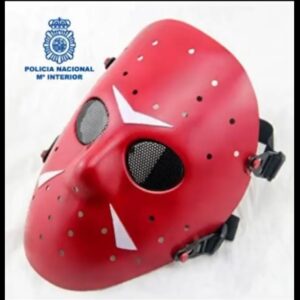 La Policía pide ayuda sobre el origen de una máscara y un machete relacionados con el crimen de Lorenzo Pompiliu