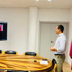 El alcalde contacta con los jóvenes toledanos trasladados por el tifón que azota Corea del Sur