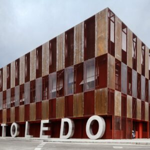 OCU solicita que se ponga en marcha un servicio de buses lanzadera a las estaciones de tren y autobús en Toledo