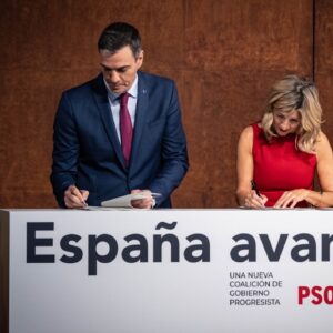 La líder de Sumar, Yolanda Díaz, se inspira en el artista toledano Alberto Sánchez en su discurso sobre su pacto de gobierno con el PSOE