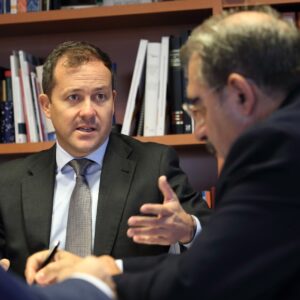 La Junta estudiará dotar de centro de salud a Valparaíso y La Legua