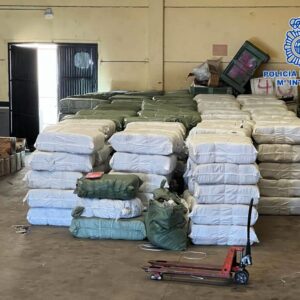 Halladas más de 18 toneladas de productos textiles robados en el polígono industrial de Toledo
