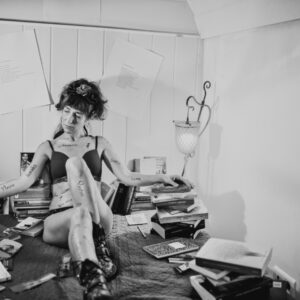 Laura Cubillo, poesía efímera para cuerpos que trascienden el espejo