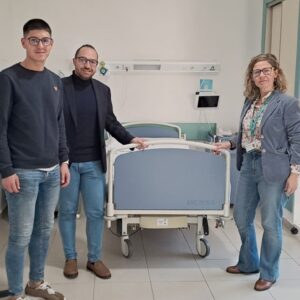 El Hospital Quirónsalud Toledo dona 30 camas articuladas a personas dependientes y al Centro Hogar 2000