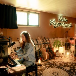 La artista toledana Nour lanza 'Ese trocito', un single grabado en los 'Estudios Moraima' de Andrés Suárez