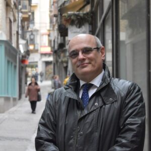 Juan Marín, concejal de Promoción Económica: "No me gusta el tipo de establecimientos que hay en la calle Comercio, muy dirigidos al turista"