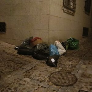 Críticas del PSOE al nuevo sistema de recogida y limpieza del Ayuntamiento para el Casco Histórico: "Continúa el bolseo"