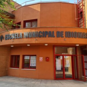 El PSOE pide modernizar la Escuela Municipal de Idiomas e instalar más baños públicos en Toledo