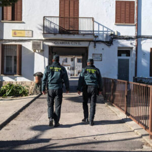 Un hombre pincha las ruedas de al menos 30 vehículos en Val de Santo Domingo