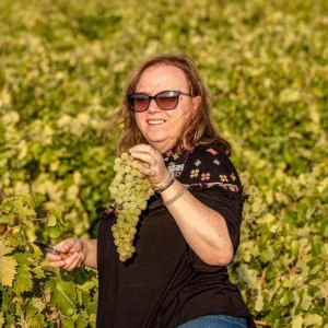 La decana de los enólogos de Castilla-La Mancha sobre crear un vino: "Hay mucha técnica, pero también hay un punto de arte"