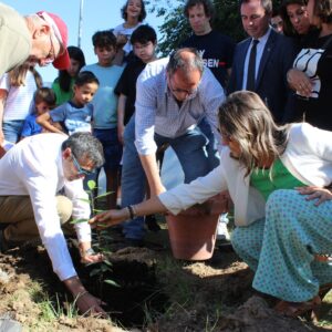 El colegio Fábrica de Armas homenajea a Bécquer plantando un laurel similar al que tuvo el poeta en su vivienda de Toledo