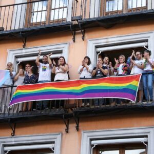La Delegación del Gobierno se suma al Día del Orgullo desplegando su bandera: "España es un país plural, no queremos otro tipo de España"