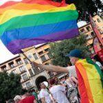 manifestacion lgtbi orgullo bandera