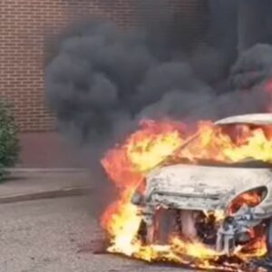 Coche ardiendo en el Polígono de Toledo / Instagram bomberos de Toledo