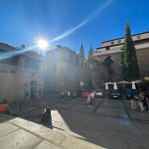 Velázquez avanza la recuperación de la plaza Mayor de Toledo para potenciarla reordenando tráfico y bares