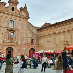 Una ruta del misterio o un mercado de brujería y hechicería para el fin de semana de difuntos en Talavera
