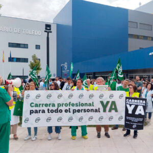 Personal sanitario de Castilla-La Mancha se concentra por "la política de recortes" y "el maltrato"