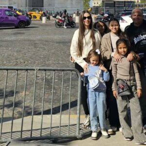 Familias que buscan un nuevo futuro en el medio rural, lejos de la "jaula mortal" de las ciudades