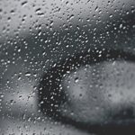 coche lluvia espejo