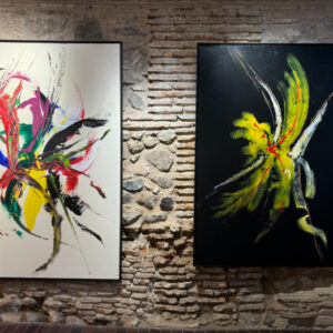 Las Cuevas de Hércules se transforman en un espacio de color y textura con la exposición pictórica de Carmen Espejo