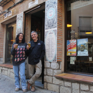 El artesanal y renovado Lúpulo en el Casco Histórico de Toledo: "Aquí cocinamos hasta las cervezas"