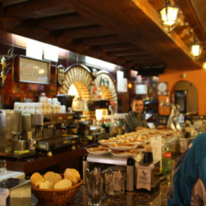 El restaurante Sartenilla, de Las Ventas con Peña Aguilera, galardonado con el Broche Gastronómico del medio rural
