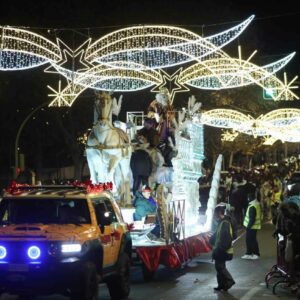 Miles de toledanos recibieron a Sus Majestades los Reyes Magos en las calles de la ciudad