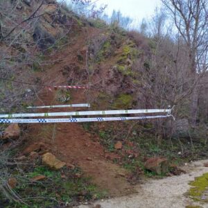 Precintan un sendero irregular para bicicletas en el Valle y estudian posibles daños en la vegetación