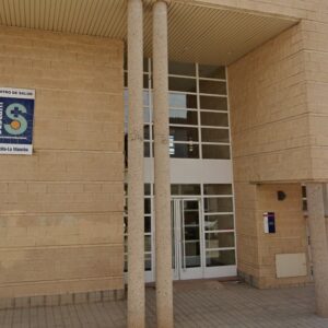 Agreden a una médica en Villafranca de los Caballeros: recibió un puñetazo y un golpe con un patinete eléctrico