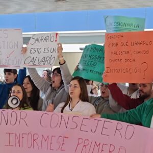 La plantilla de los laboratorios del Hospital de Toledo vuelve a concentrarse: "Los compañeros siguen intoxicándose"