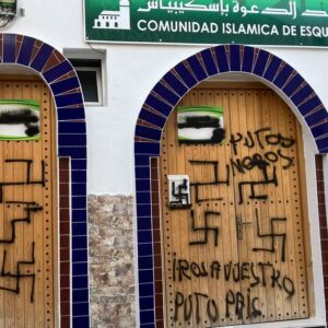 Pintadas de "putos moros" y esvásticas en una mezquita de Esquivias