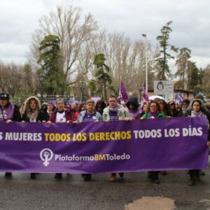 "Machista, escucha, Toledo está en la lucha": la lluvia no frena la protesta feminista en las calles de la capital