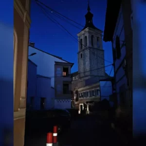 La Fiesta del Olivo de Mora no se detiene y brilla de día y en la oscuridad con el apagón energético