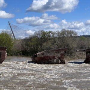 El alcalde de Talavera se reúne con el ministro de Cultura para abordar la reconstrucción del puente viejo