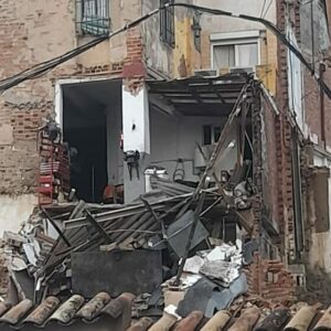 Se derrumba parte de la fachada de un edificio, sin provocar heridos, donde se ubicó el anfiteatro romano de Toledo