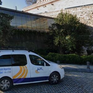 Cierran de forma temporal la piscina del Casco Histórico por el desplazamiento de losas de cristal