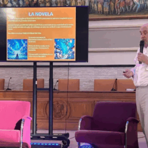 'El beso', la obra más "madura" del periodista Jesús Gallardo: "Me gusta escribir sobre mujeres"