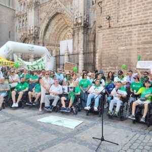 Más de 500 personas se concentran en Toledo en una marcha solidaria por la ELA