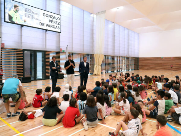 Gonzalo Pérez de Vargas ya da nombre al pabellón de la Escuela Central de Educación Física