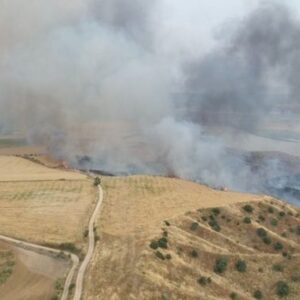 Un incendio forestal en las Barrancas de Burujón obliga a la evacuación durante la noche de 33 personas