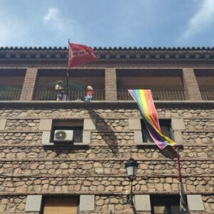 Toledo debate colocar una pancarta de Bolo-Bolo en el Ayuntamiento tras dos años sin poner la bandera LGTBIQ+