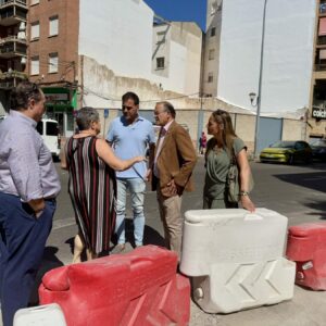 Vecinos y hosteleros del barrio talaverano Puerta de Cuartos piden mejoras en limpieza, calzadas y mobiliario