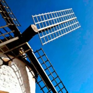 Los Yébenes celebra la restauración del emblemático molino 'Tío Zacarías' con una velada cultural mágica