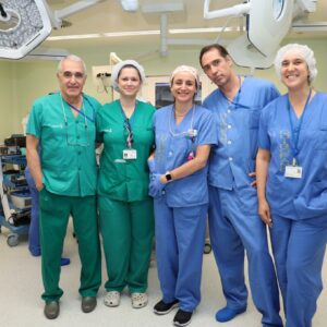 Un paciente de 42 años recibe el primer reemplazo completo de la articulación de la mandíbula en el Hospital de Toledo