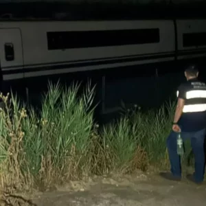 Velázquez exige responsabilidades a Renfe y ADIF por "el caos ferroviario" y pide liberalizar la AP-41