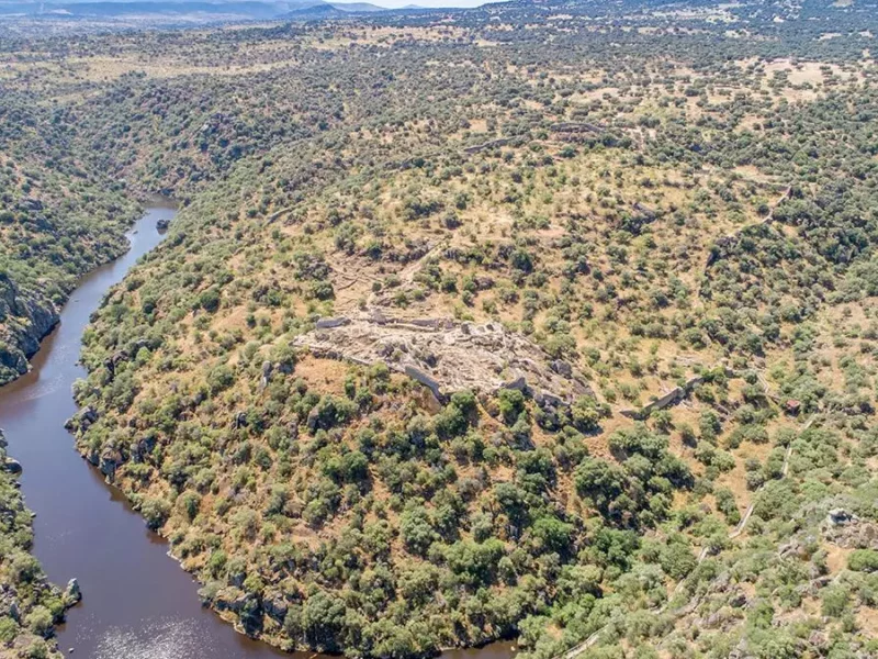 Ciudad de Vascos, el inalterado y enigmático yacimiento islámico que cumple medio siglo de excavaciones 