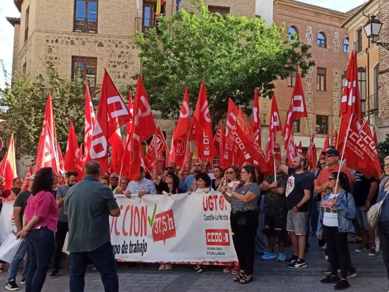 Los sindicatos se movilizan en Toledo a favor de la reducción de la jornada laboral: "Ya es hora”