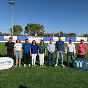 Carranque recupera su campo de fútbol con un nuevo césped financiado con 110.000 euros de la Diputación
