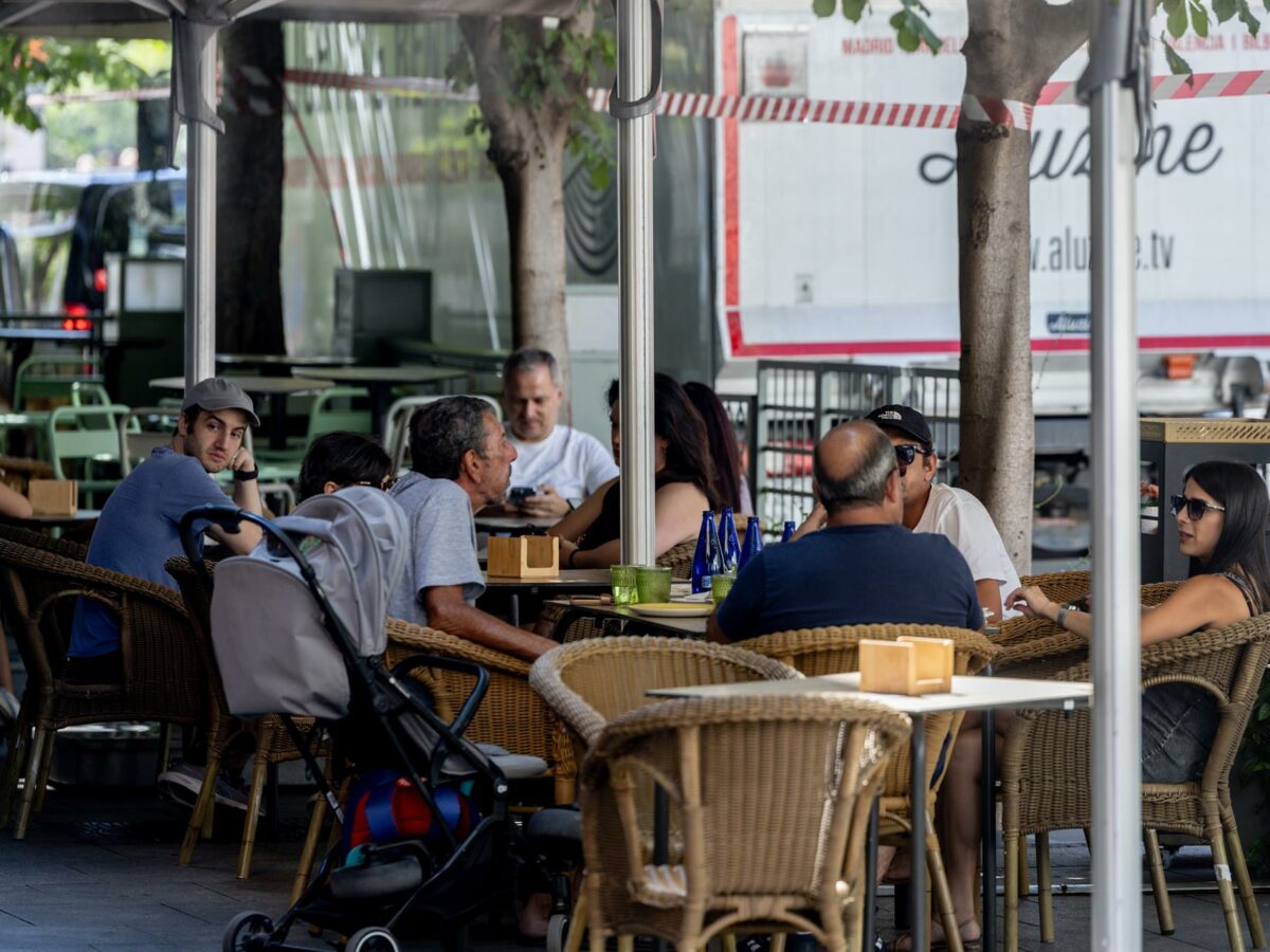 La Asociación de Hostelería de Toledo califica de "desproporcionada" la prohibición de fumar en terrazas