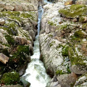 Esparvel se suma a la denuncia por la "instalación ilegal" de una vía ferrata en el río Pusa